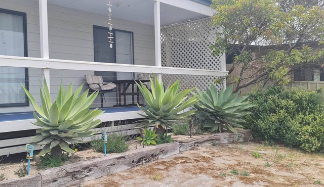 A Sweet Retreat - Only 5 Minute Walk From Jetty, Playground, Hotel & Beach!