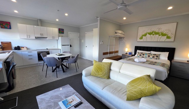 Aart Apartments, Port Lincoln, Studio No 5 Apartment, Open Living CBD Views.