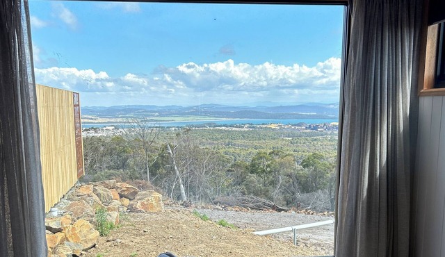 Accessible Eco Retreat | King Bed | Stunning Tamar Views (1)