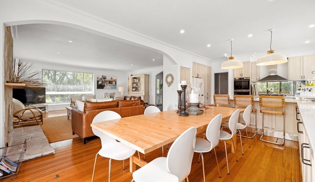 ADELAIDE BLAIRGOWRIE | WALK TO THE BEACH, CAFES & VILLAGE