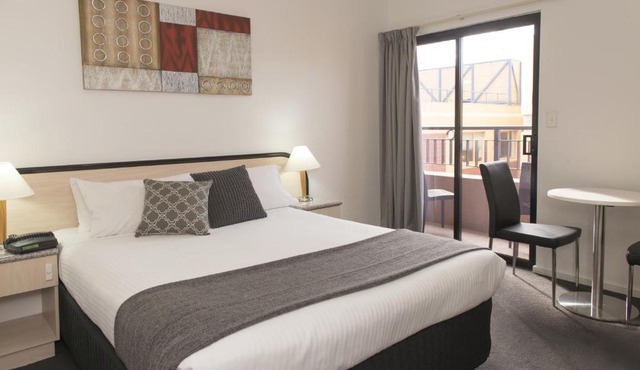 Adelaide Riviera Hotel