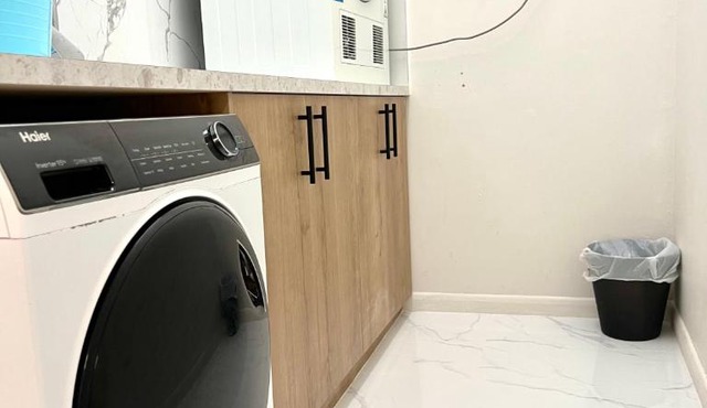 Affordable Comfy Rooms Near Trains with Free Parking in Noble Park