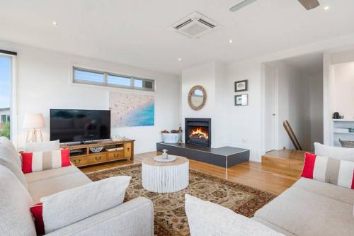 Aireys Coastal Beach House Luxury with Ocean Views