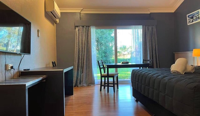 Airlie House Motor Inn