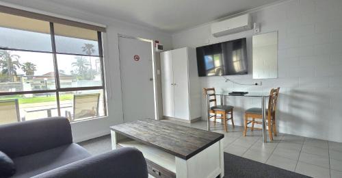 Albatross Motel