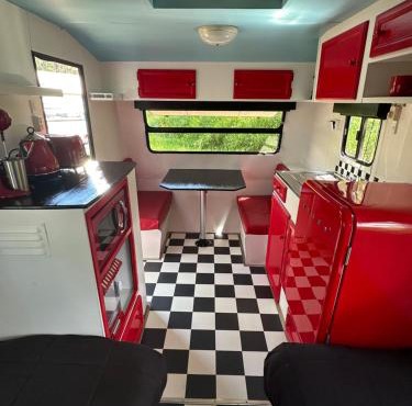 Alice & Elvis, Crescent Head, Retro Caravans with Deck, Bathroom & Outdoor Bath in a Bush Setting near the Beach in Crescent Head