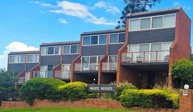 Amazing view from this centrally located 2 bed unit in the heart of Merimbula.