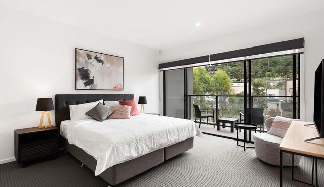 Anchorage Villa - Chic, Pet Friendly by Marina