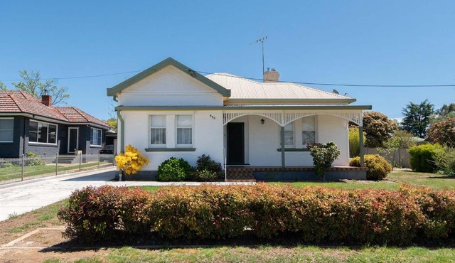 Anson Cottage - 1900s CBD Home, Private & Practical