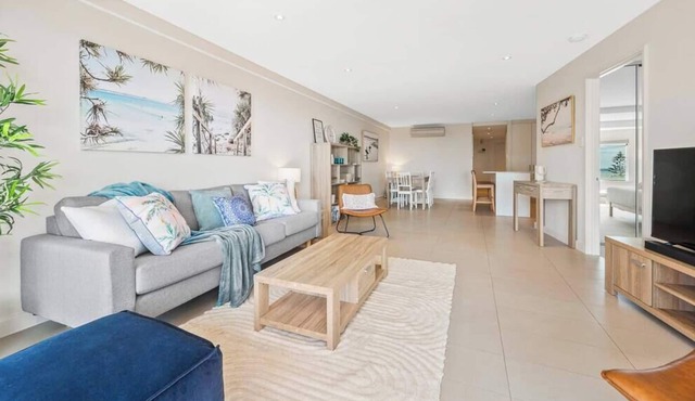 Apartment R213 - fresh, coastal and contemporary!
