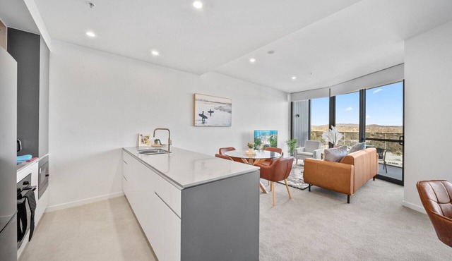Apartment with Gym and Indoor Pool Access