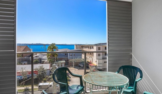 Apartment with water views in Central Shoal Bay