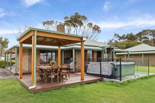 Apollo Bay Cottages- Wild Dog