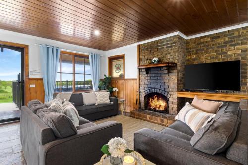 Apollo Bay Cottages- Wild Dog