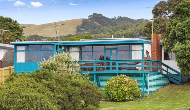 Aqua Blue - Ocean Views, Beach On Your Doorstep