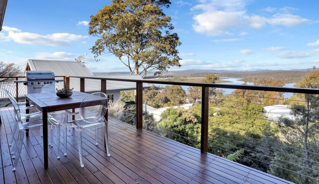 Aqua La Vista - 4 Bedroom 3 Bathroom - Pet friendly house with views - 5+ nights