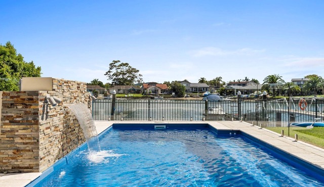 Aqua Vista Retreat Pool, Jetty & Fun