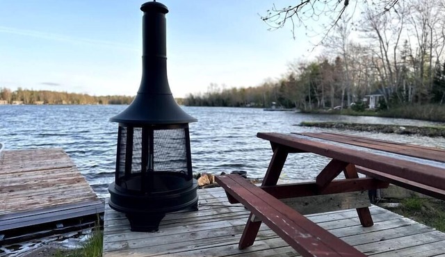 Archie's Lakeside Cabin in Kings County