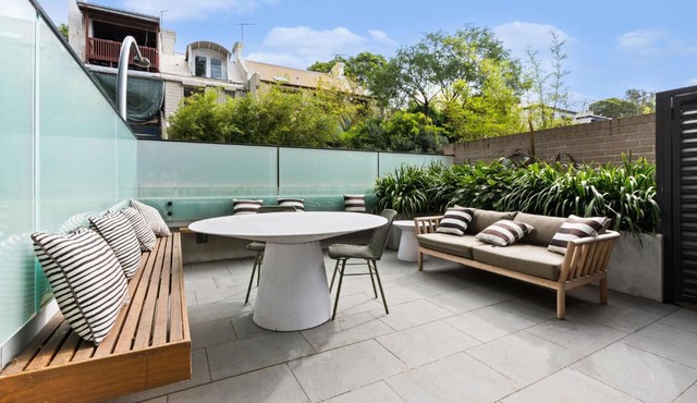 Architectural 4BR Terrace Walk to Fish Market in Sydney