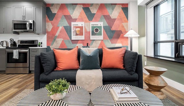 Artful Downtown Toronto Retreat, King Bed, 55" TV in Toronto