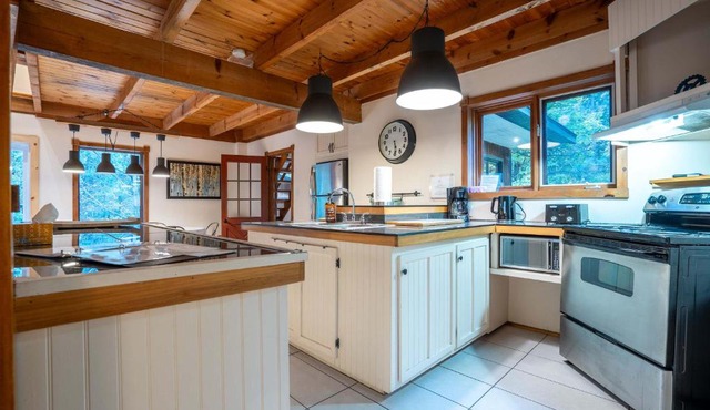 Au Chic Chalet des Chutes Chic Chalet in Sainte-Melanie