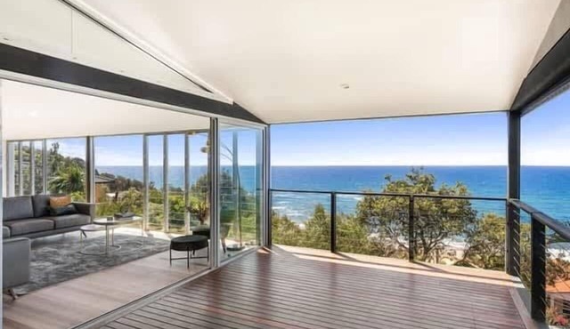 Award-Winning Glass Home | Forresters, Sleeps 8 in Forresters Beach