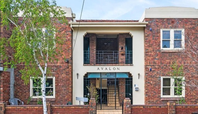 Awesome Albert Park Art Deco Gem 2 Bedroom Bevan 2
