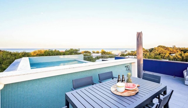 Azotea Luxe Rooftop Oasis with Pool and Bay Views in Dunsborough
