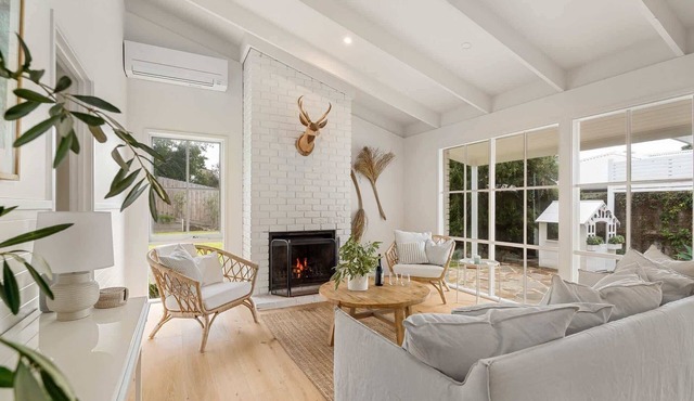 Backbeach House | 1km to Beach & Outdoor Firepit