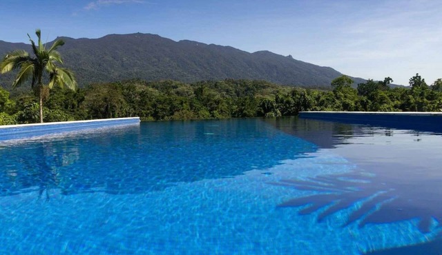 Bali HainA private retreat on acreage, close to town, ocean & the rainforest