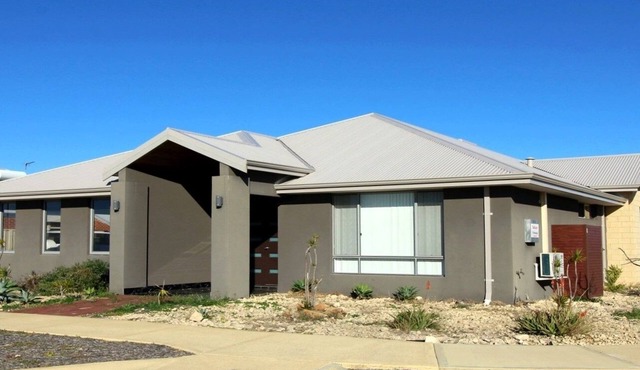 Balkana: 4 BR, 2 BA House in Jurien Bay, Sleeps 10
