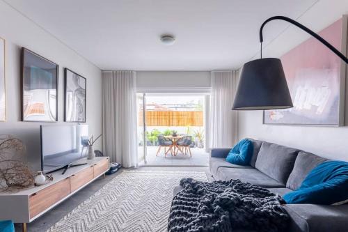 Balmain Designer 1 Bedroom Apartment with Parking