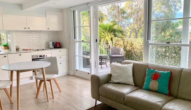 Balmoral Cabana - large terrace & 150m to beach