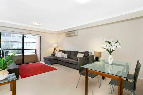 BAR09- 1 bedroom unit In Heart of Cremorne