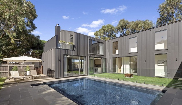 Barwon Heads luxury poolside retreat
