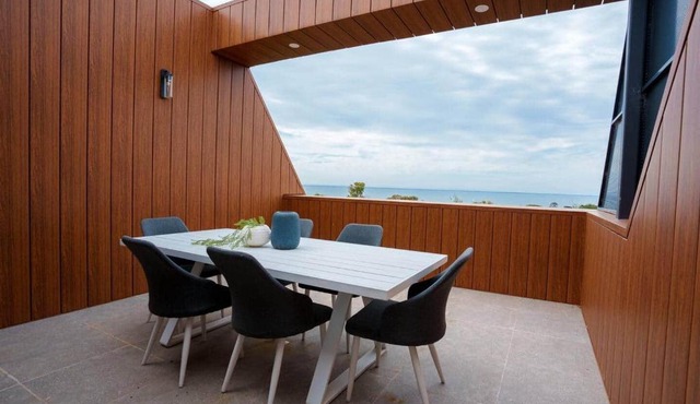 Bayview Coastal Retreat – Modern 3BR Home