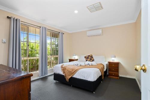 Bea-Vic Home - Your "Home Away From Home"