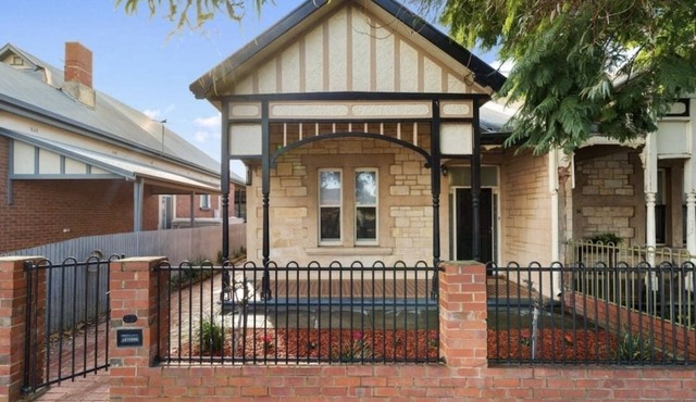 Beach Baby 3 Bed Garden Oasis