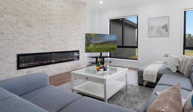 Beach Berry Bliss - spacious country retreat with stylish living, outdoor entertaining