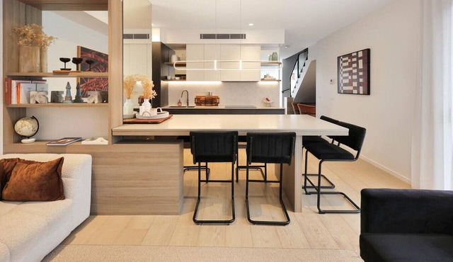 Beach Luxury On The Park- Central Ocean Grove, Sleeps 6, 2 bedroom, 3 bathroom