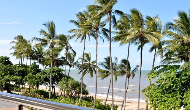 Beachfront 3-Bed with Pool & Stunning Ocean Views in Trinity Beach