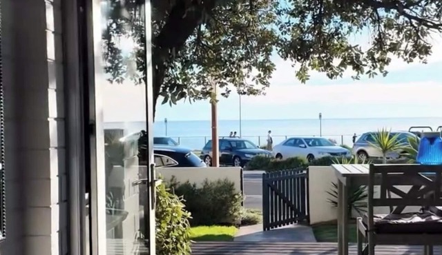 *Beachfront Escape in West Beach! Ocean views, steps from the sand!