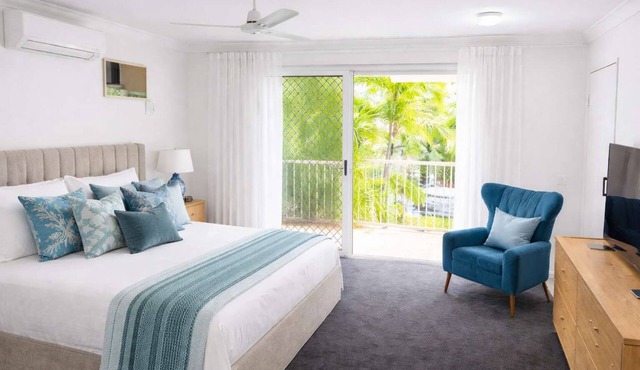 Beachside 2BR Apartment with Parking 1 Min Walk to The Strand Townsville