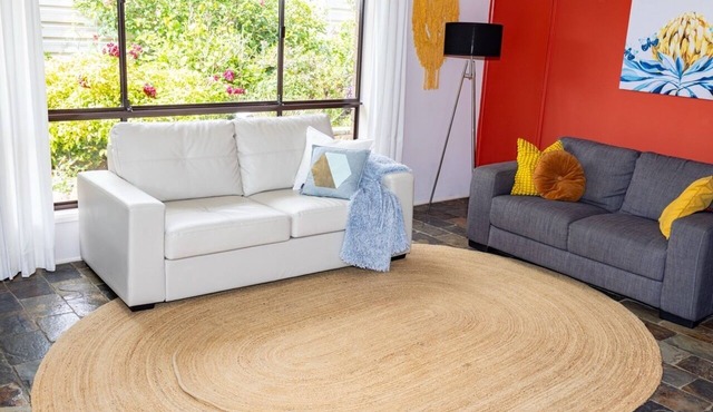 Beachside house - families, pets, garden, office, parking and city connection