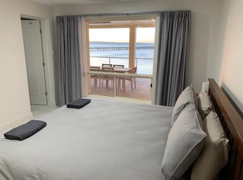 Beachside & Jetty View 1 - Admirals Apartment