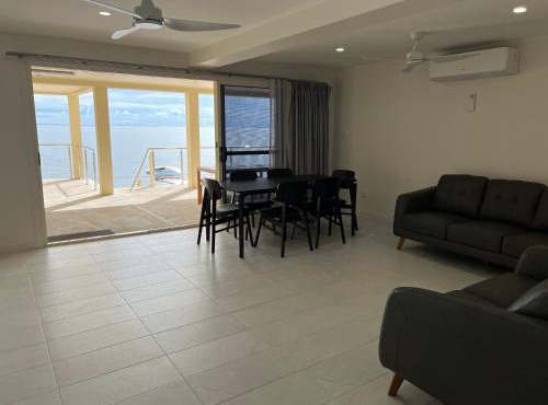 Beachside & Jetty View 2 -Skippers Apartment