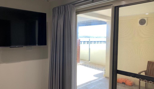 Beachside & Jetty View 4 - First Mate Apt limited sea view