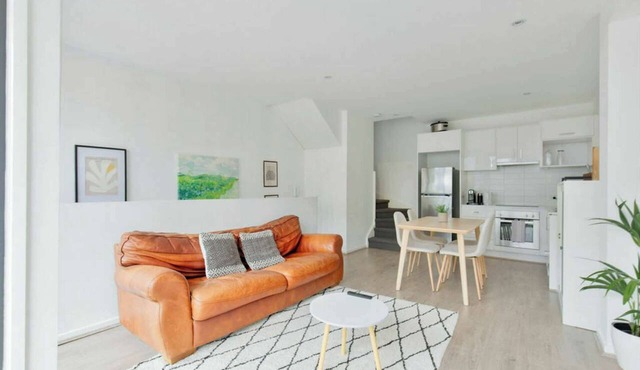 Beautiful 3BDR 2BA Townhouse in St Kilda East