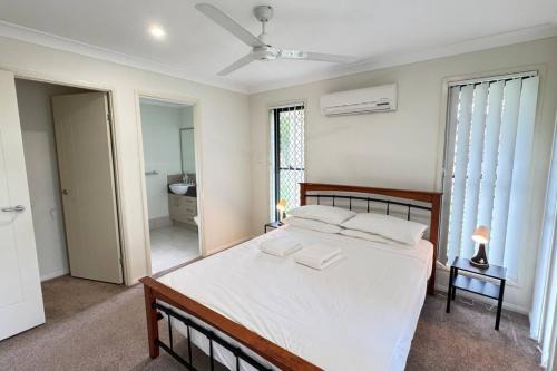 Beautiful 4 BDR House with ensuite and AC in Bellbird Park