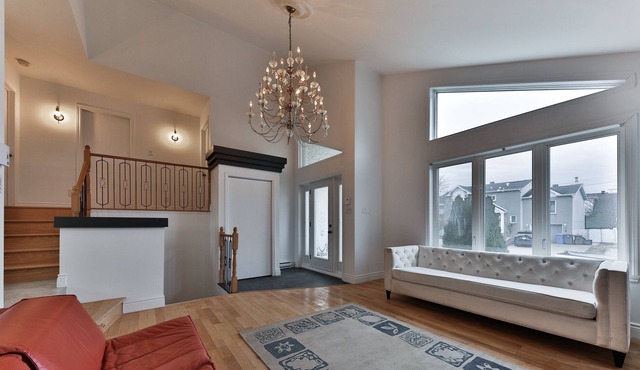 Beautiful & large 4 bed house, 20mn from Montreal in Repentigny